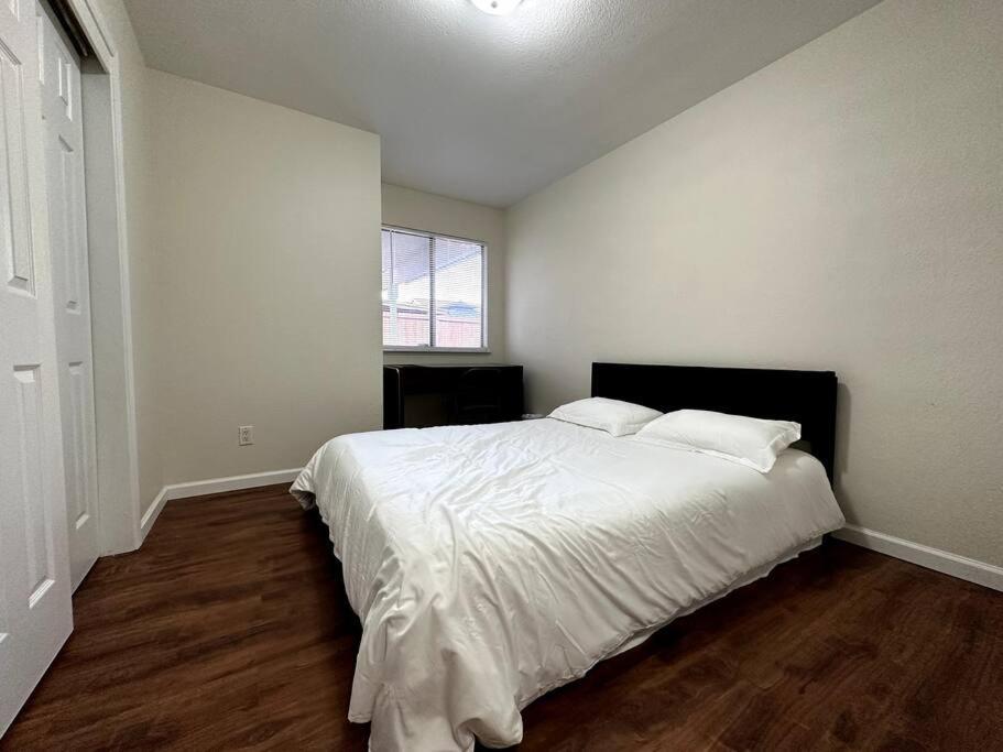 Comfortable House W/ Wi-Fi/Tv - Turlock,Ca Экстерьер фото